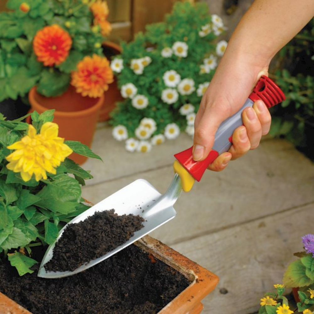 Wide Trowel with Fixed Comfort Grip Handle